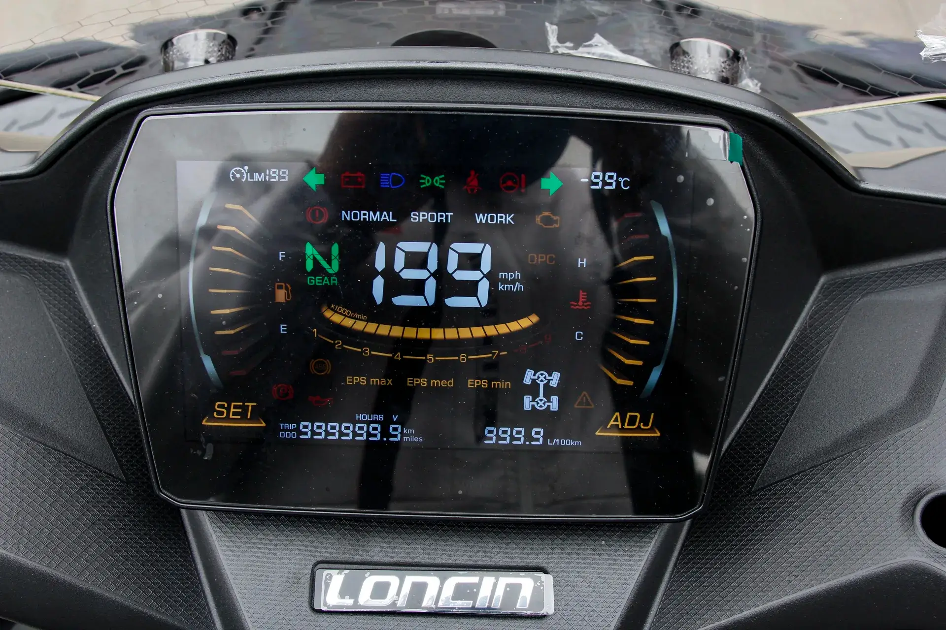 Loncin XWolf 1000L Land Trekker – Detail TFT-Display mit Fahrmodi Normal, Sport und Work | Loncin ATV bei Brunner ATV Nation Augsburg