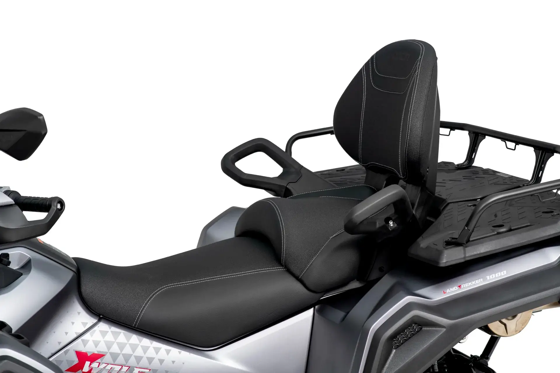 Loncin XWolf 1000L Land Trekker Grau matt mit goldenem Bumper – Detail Sitzbank mit Rückenlehne und Heckträger | Loncin ATV bei Brunner ATV Nation Augsburg